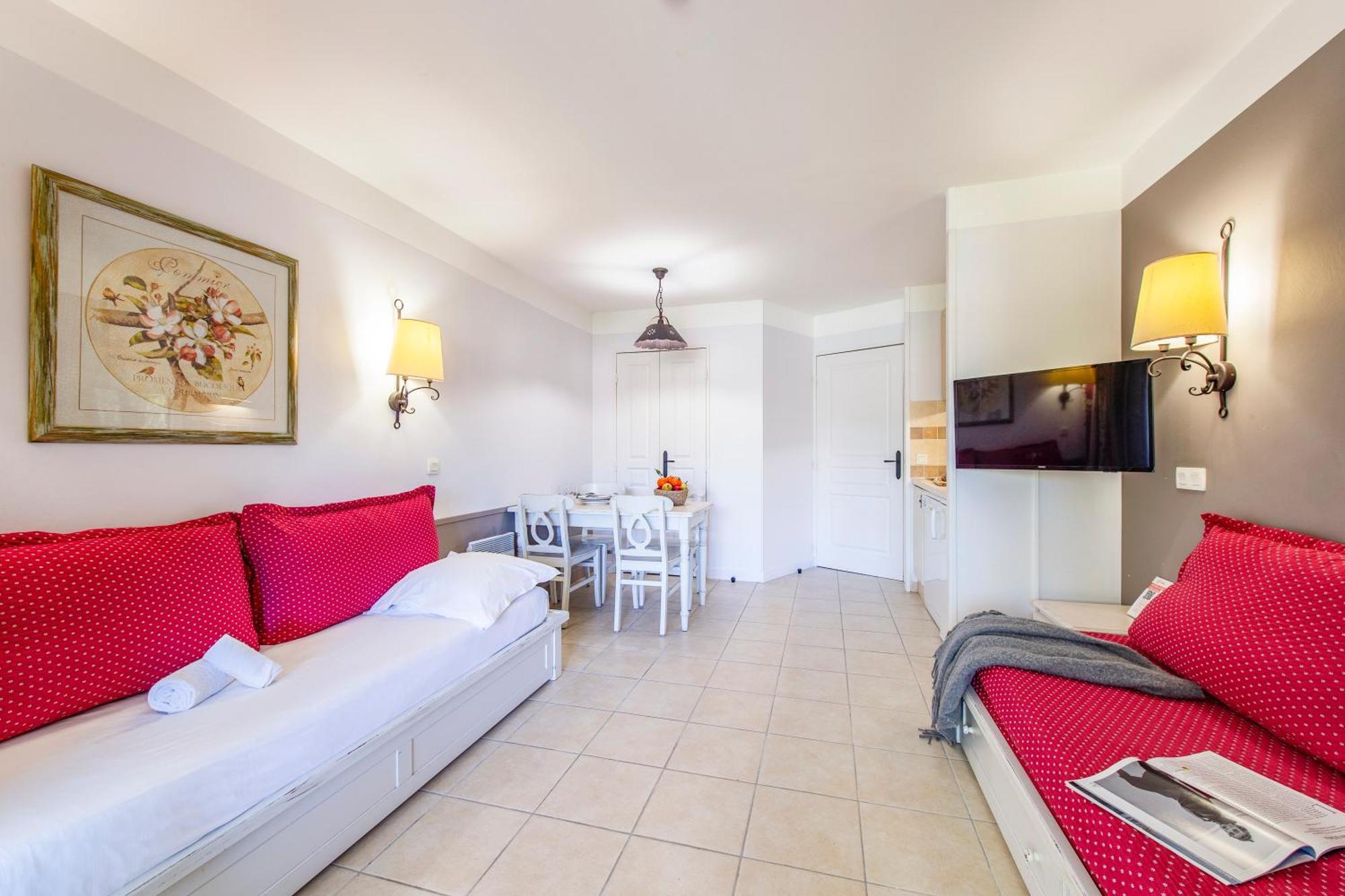 Village Pierre & Vacances Le Rouret Grospierres Ngoại thất bức ảnh